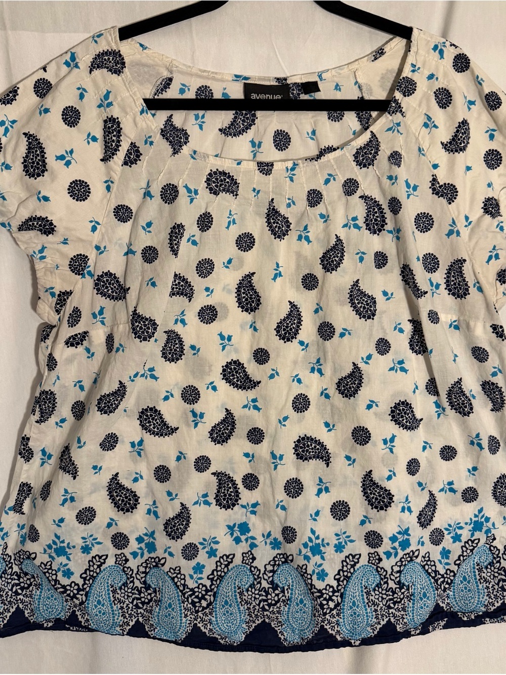 #385 Avenue White & Blue Paisley Print Short Sleeve Top